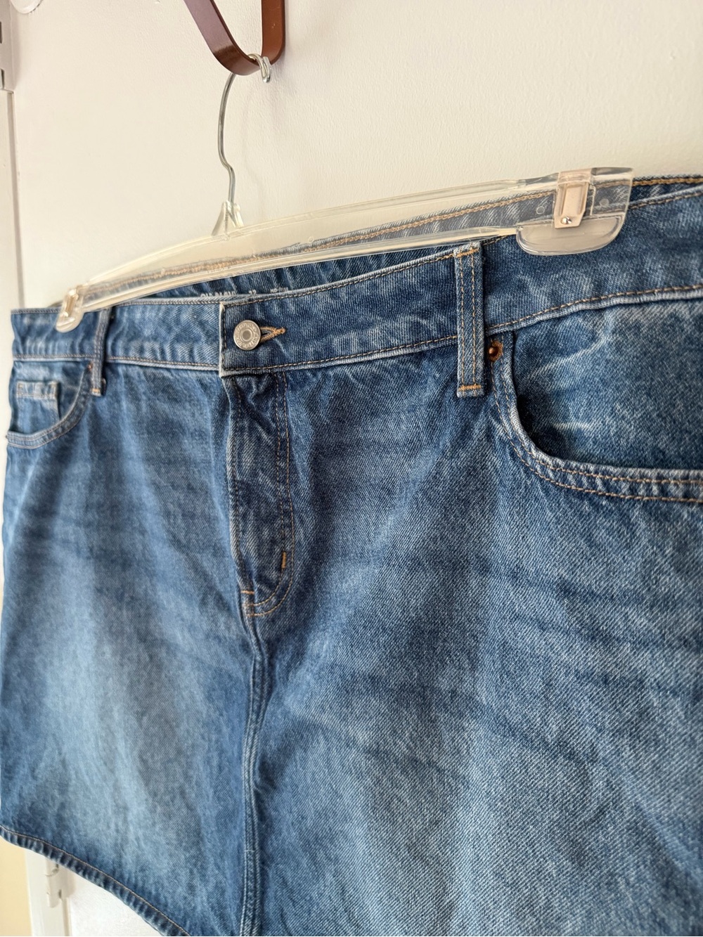 Old Navy Mid-Rise OG Jean Mini Skirt - Picture 4 of 6